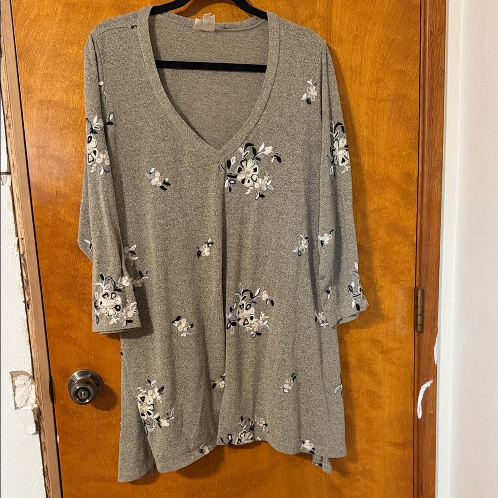 fig and flower Olive Green Floral V-Neck Tunic